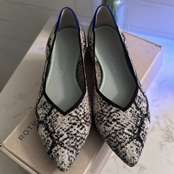 Rothy’s flats barely worn - Picture 2 of 9